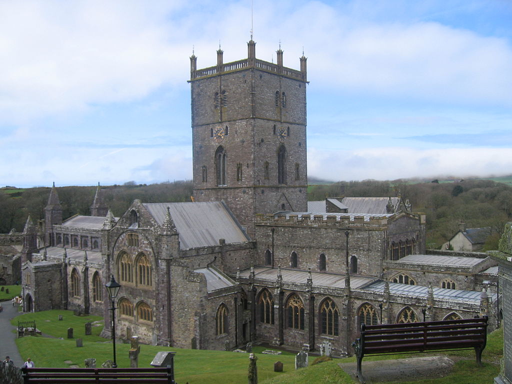 1024px-StDavidsCathedral.jpg