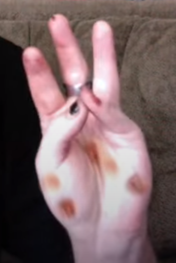 DoodyHands.png