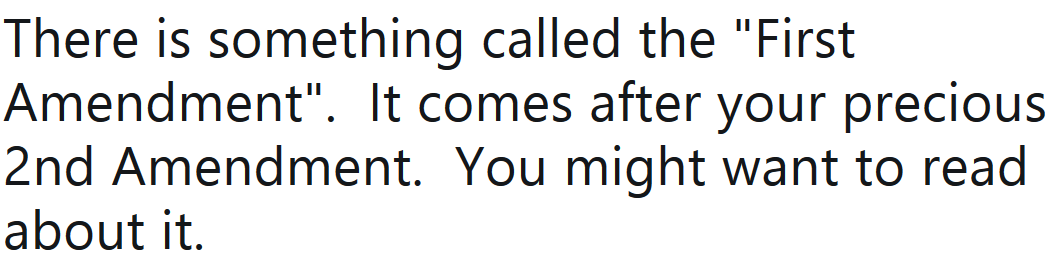 697900