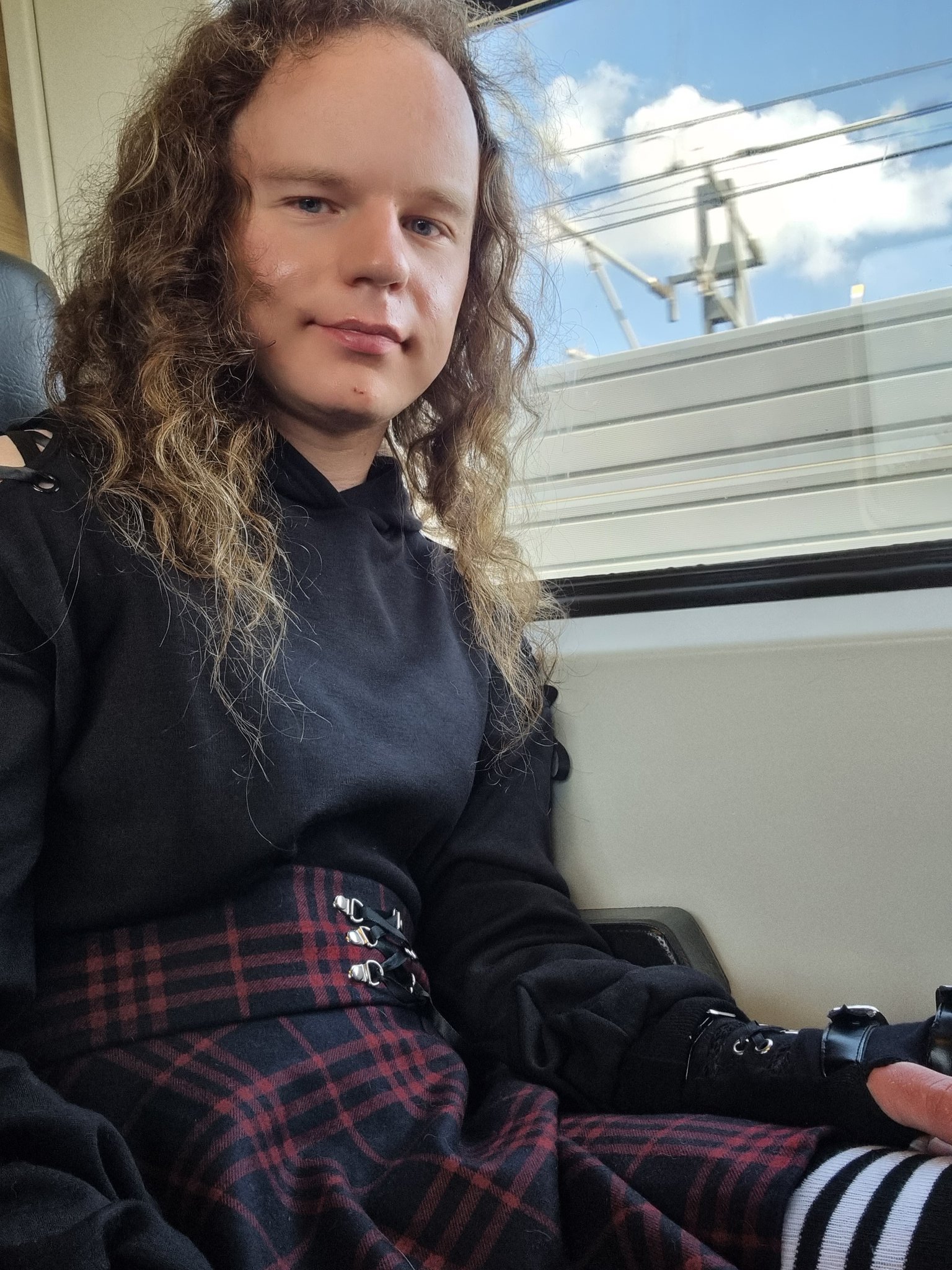 fvejhfjwaaabkn3-jpeg.3741552