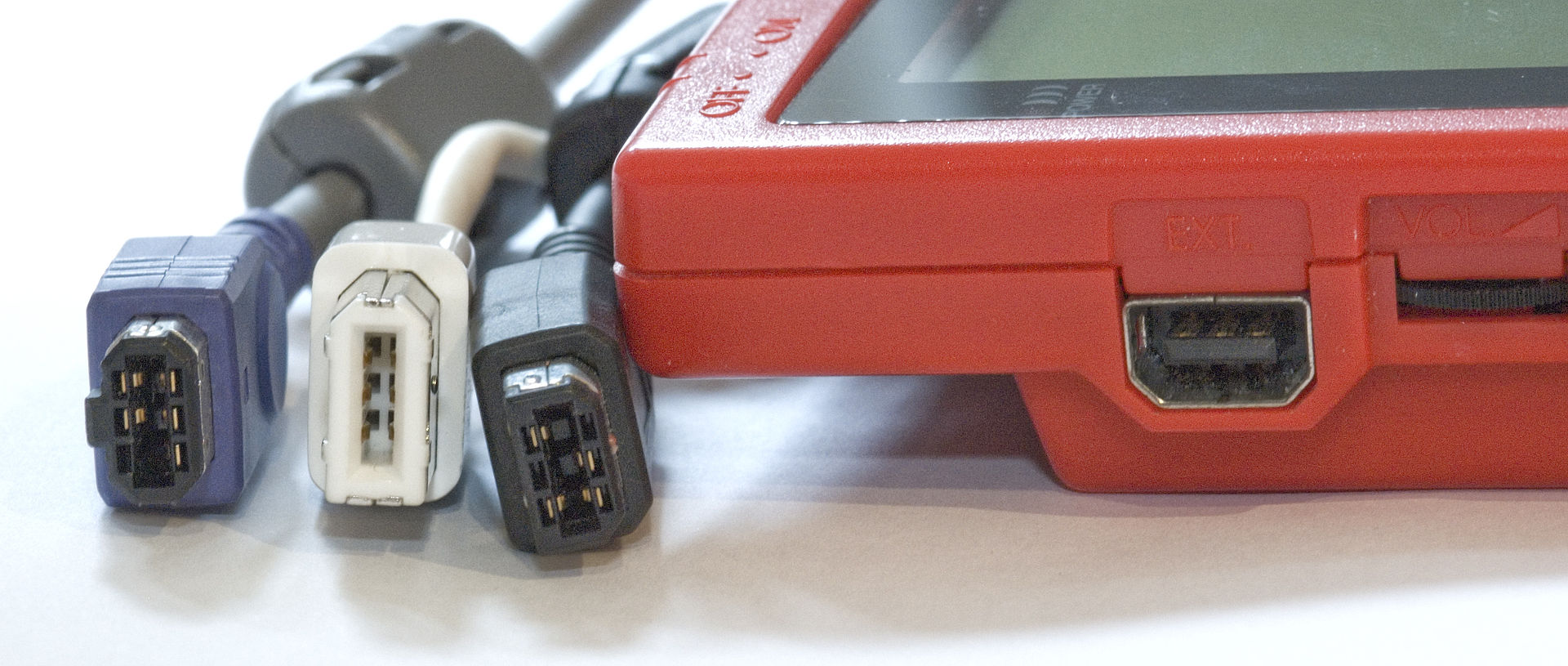 Gamelinkcablecomparison.jpg