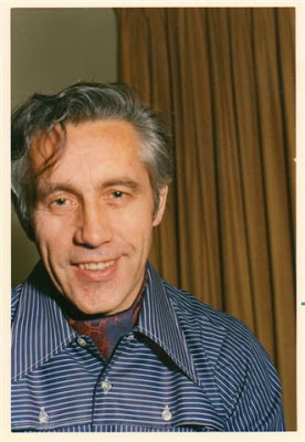 819761