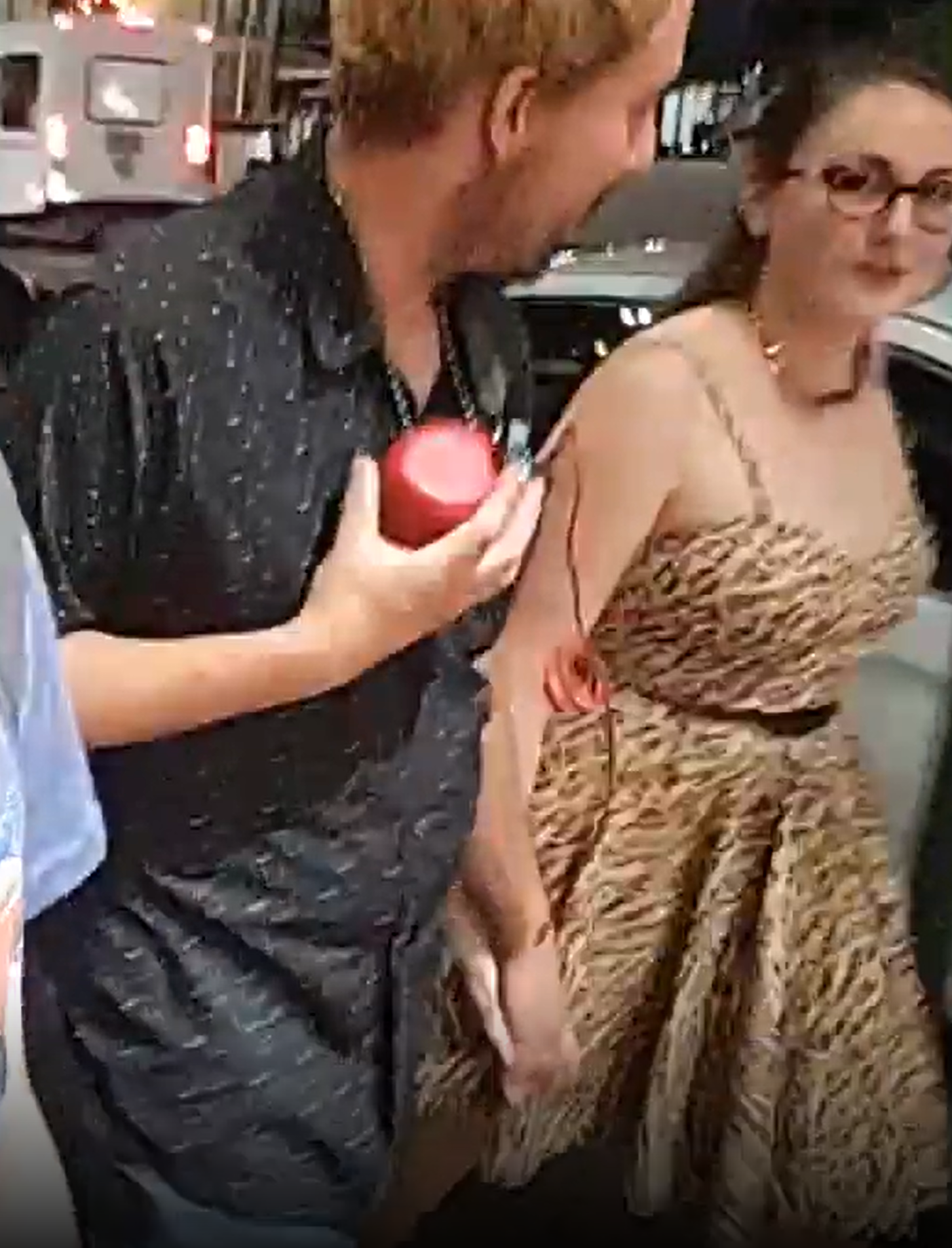 holdinghands.png