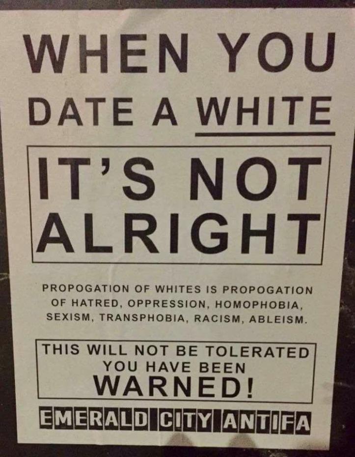 698906