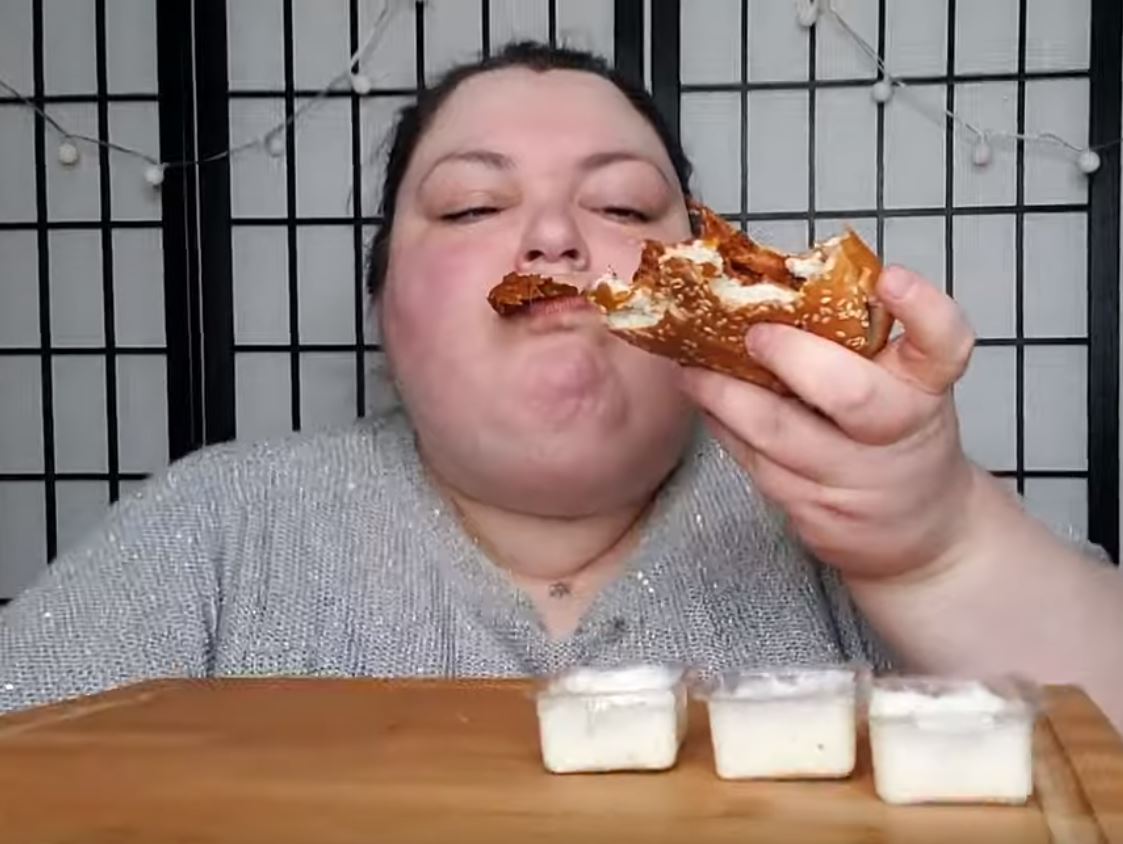 nom nom nom.JPG