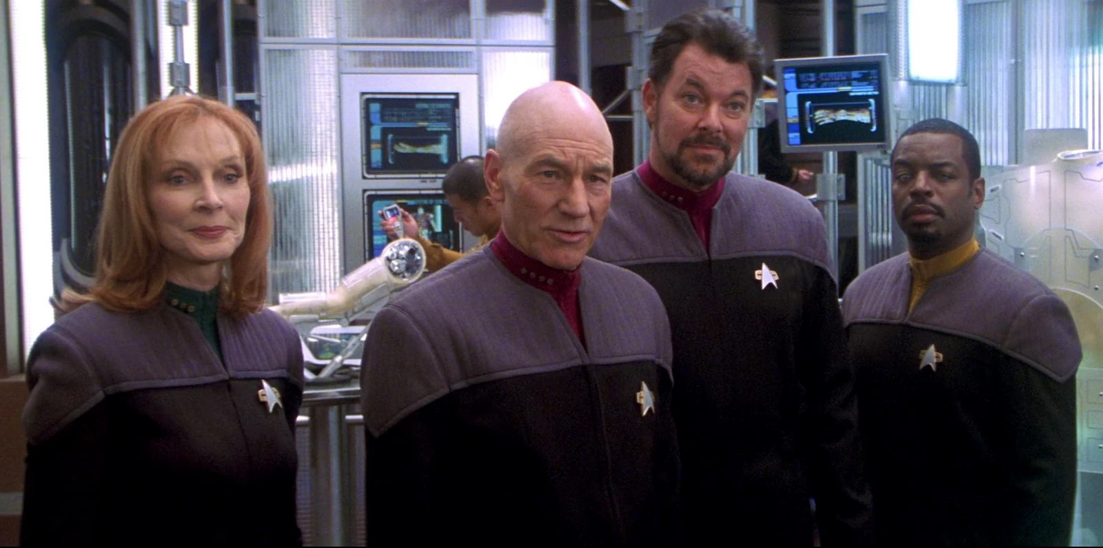 Starfleet_uniforms%2C_post-2373.webp