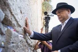 ViktorOrbanWailingWall.jpeg