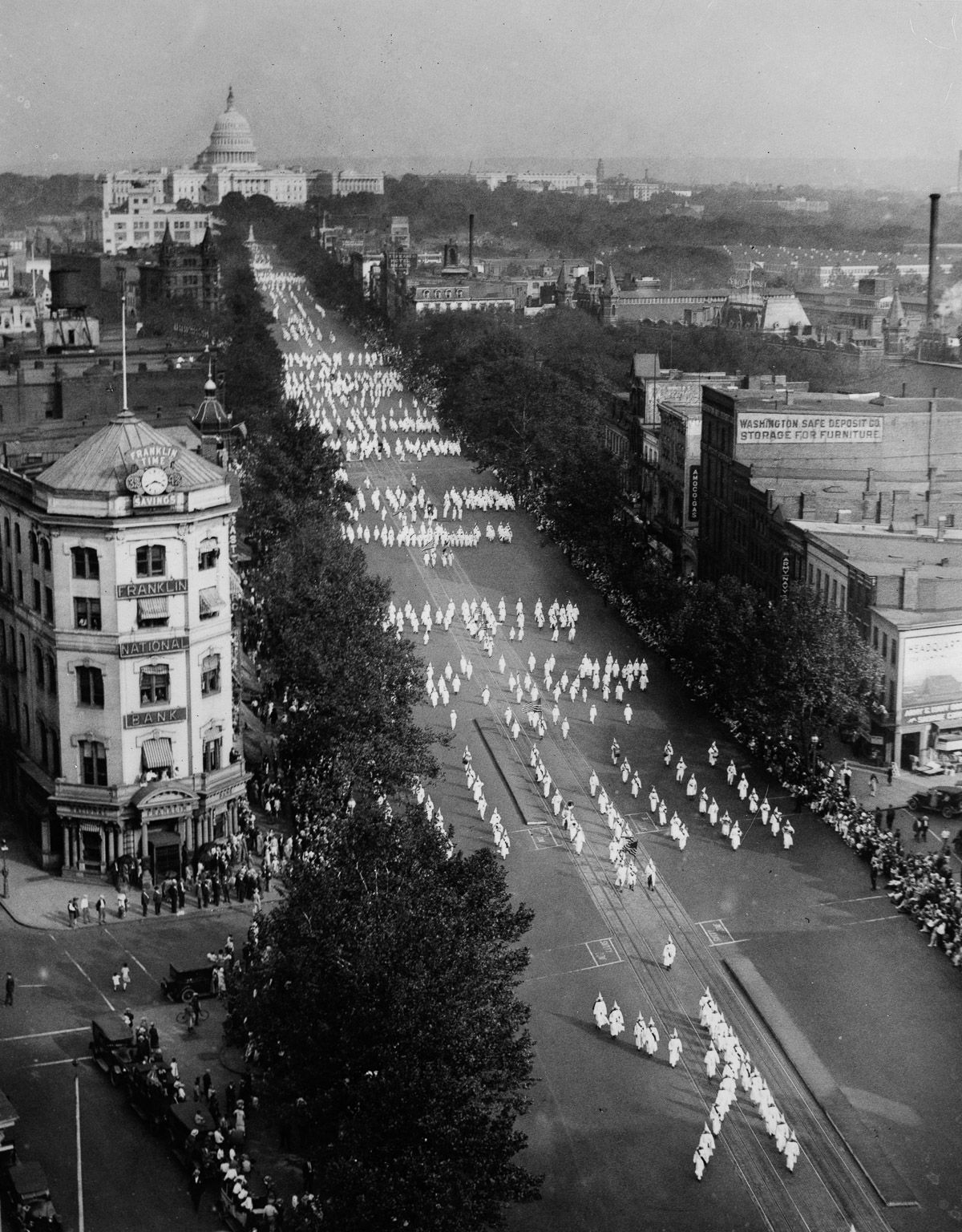wp-content%252Fuploads%252F2015%252F12%252Fkkkparade-5.jpg%252Foriginal.jpg