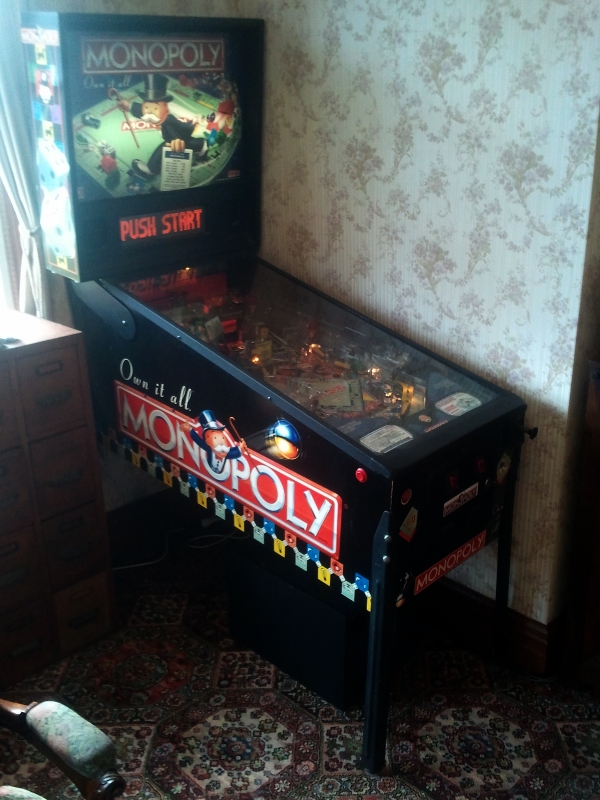 Monopoly_Pinball_Machine_oblique_view.jpg